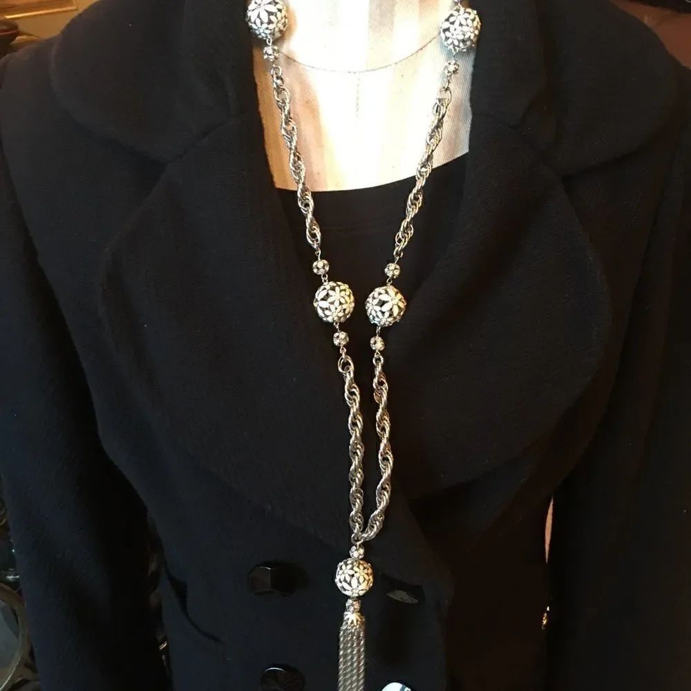 SILVER DAISY Ball Drop Necklace